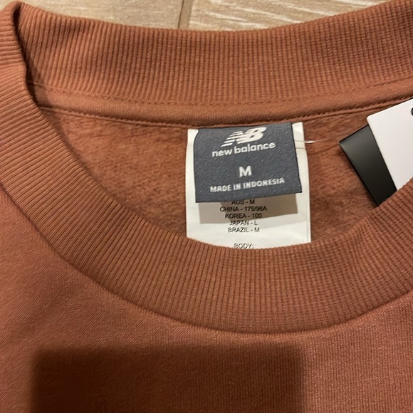 NB Crewneck Sweatshirt Medium - Picture 5 of 6